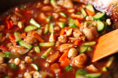 How steel was tempered: preparing a wok pan for use, meat in a wok pan